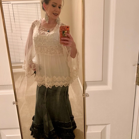 Meet your💥POSH AMBASSADOR💥, Carlee! - Picture 9 of 11